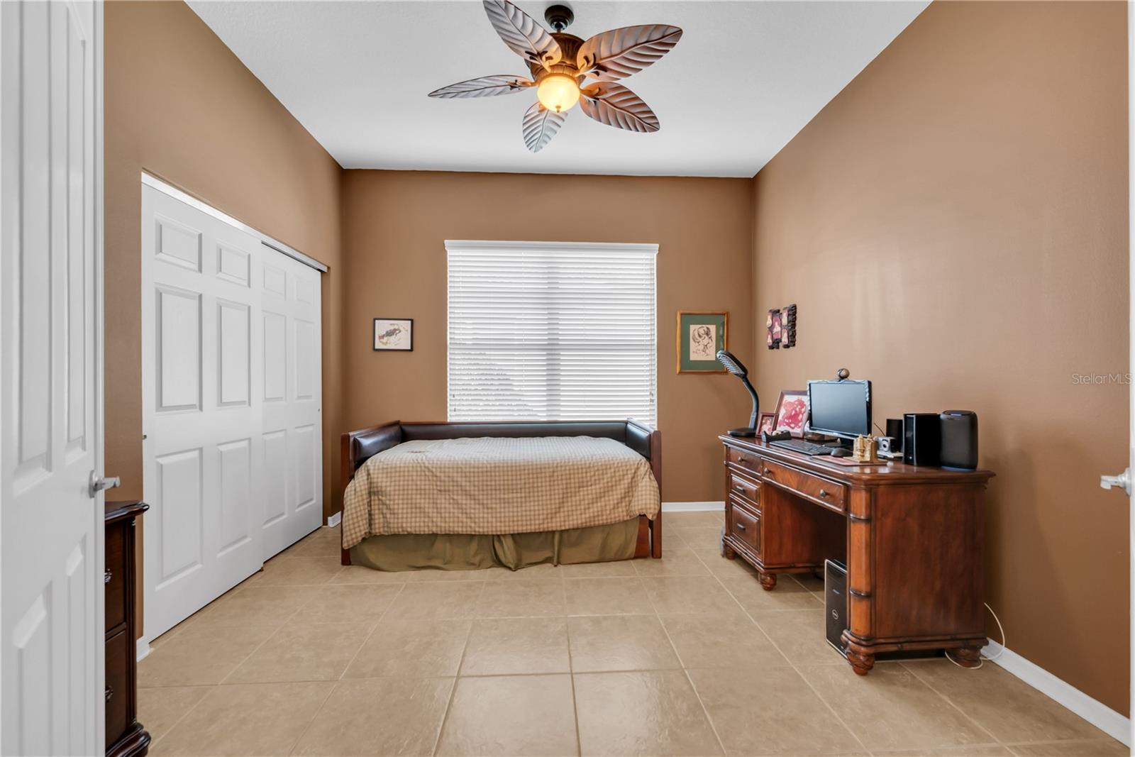 VALENCIA LAKES - Residential