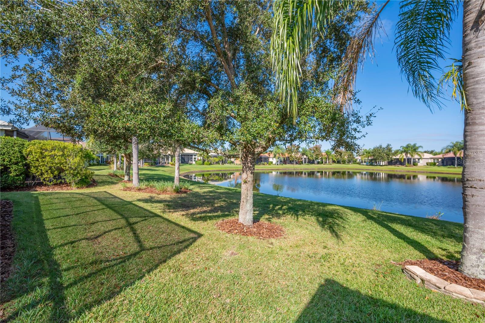 VALENCIA LAKES - Residential