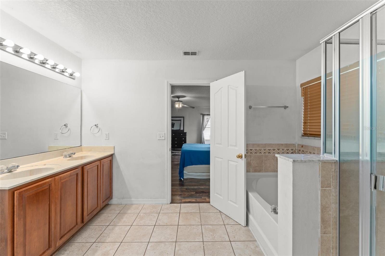 SUNRISE LAKES PH III - Residential