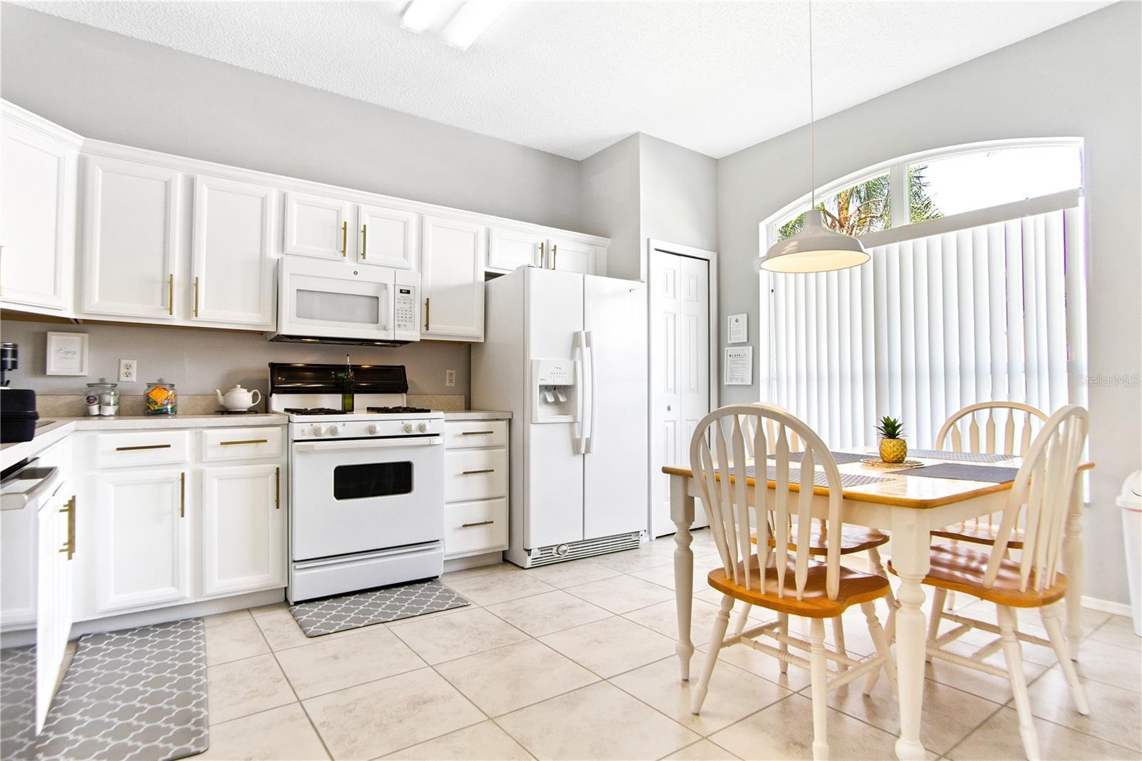 FAIRWAYS LAKE ESTATES - Residential