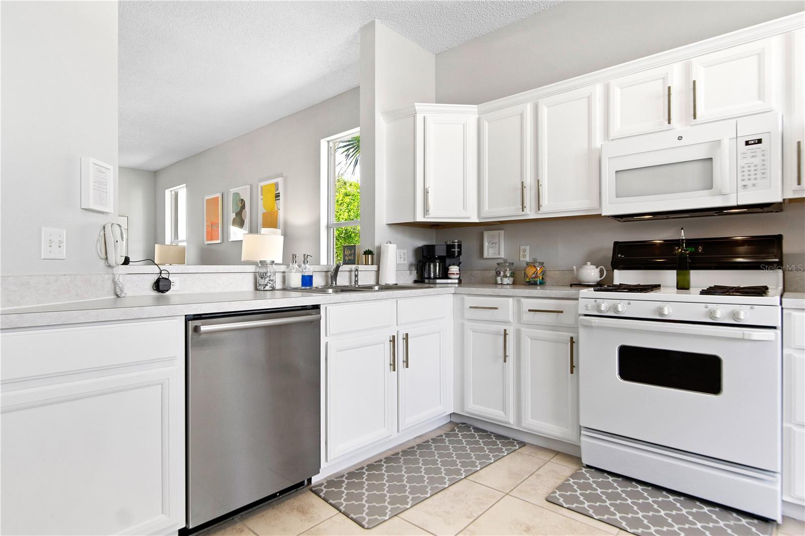 FAIRWAYS LAKE ESTATES - Residential