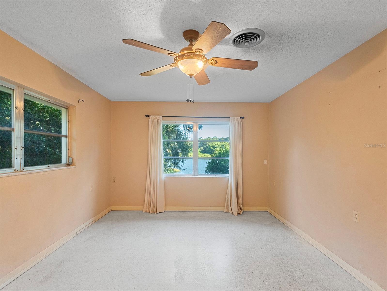 2813 TIMBERLAKE DRIVE