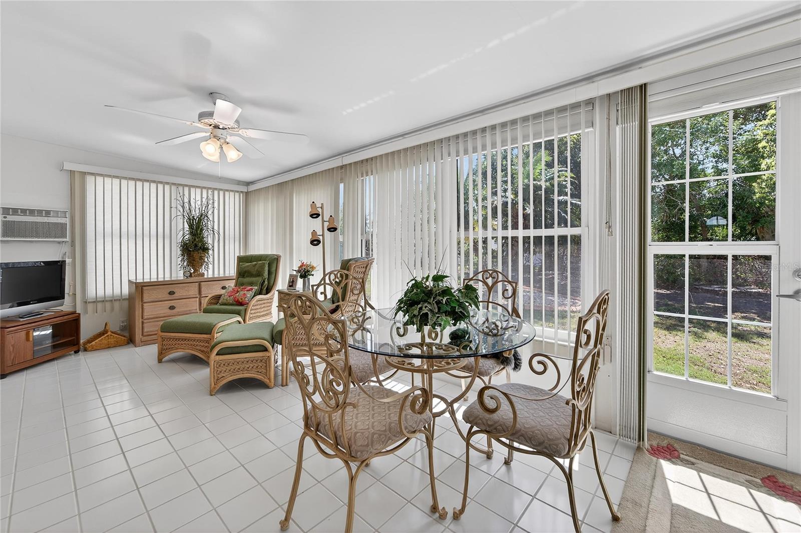 DEL WEBBS SUN CITY FLORIDA UN - Residential