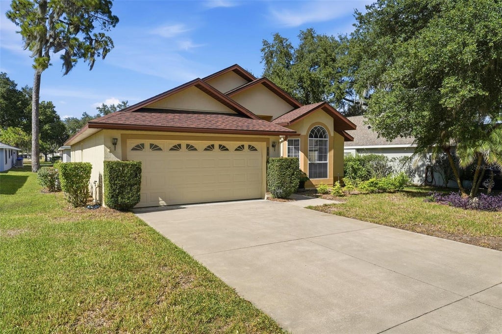 Photo of 941 Vindale Road, Tavares, FL 32778 (MLS # G5119468)