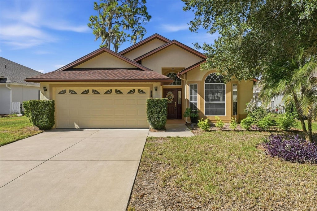 Photo of 941 Vindale Road, Tavares, FL 32778 (MLS # G5119468)