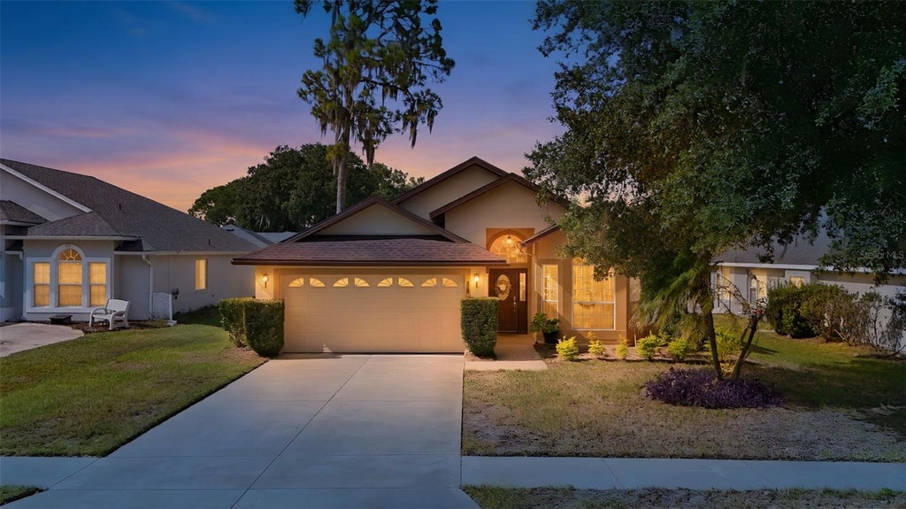 Photo of 941 Vindale Road, Tavares, FL 32778 (MLS # G5119468)