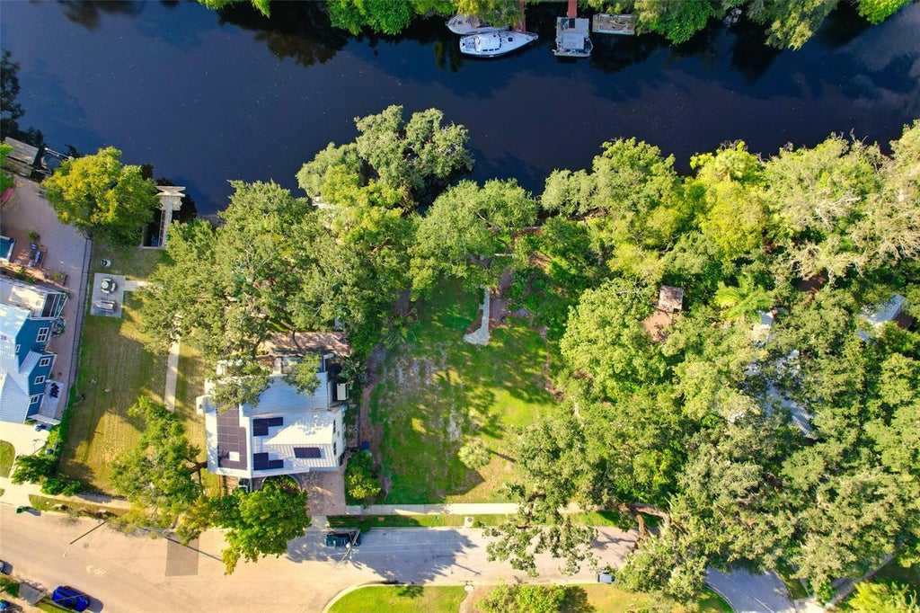 Photo of 1214 E Park Cir, Tampa, FL 33604 (MLS # TB8551751)