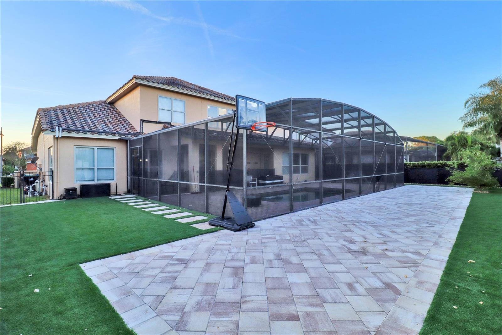 CASA DEL LAGO-REPLAT - Residential Lease