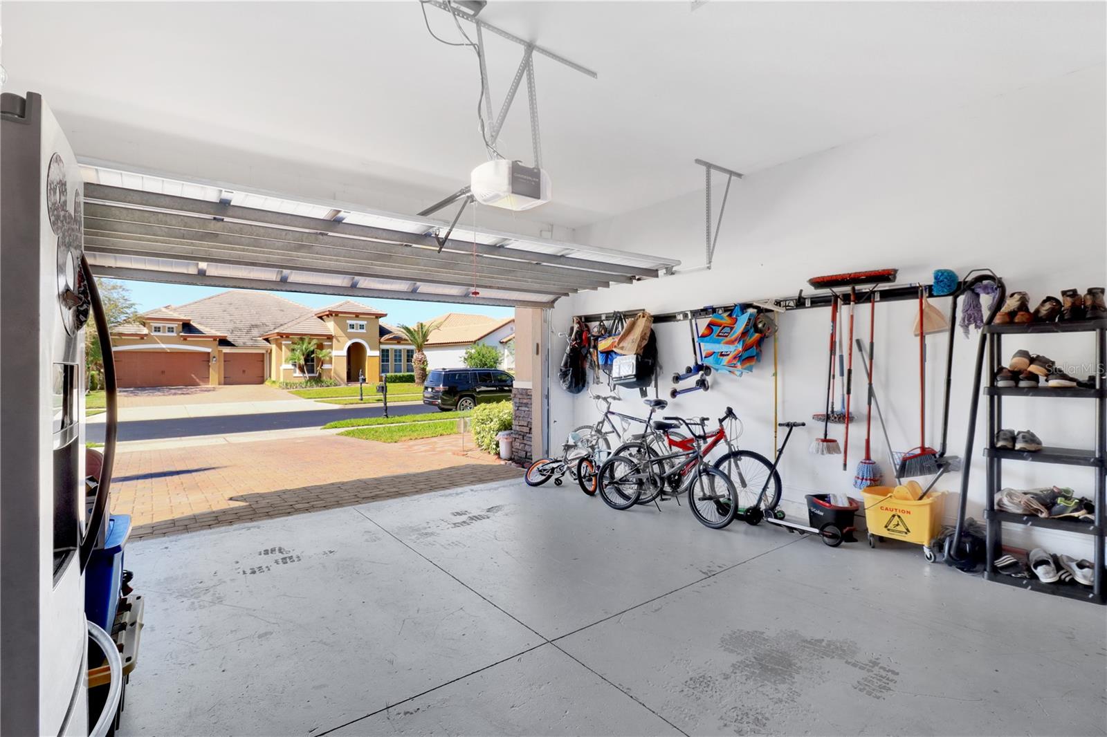 CASA DEL LAGO-REPLAT - Residential Lease