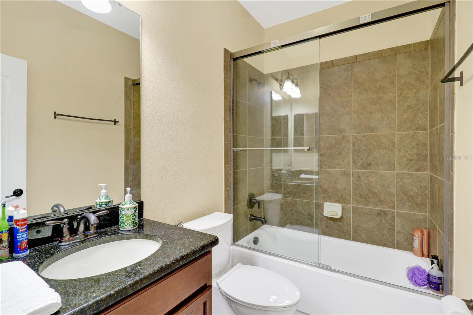 CASA DEL LAGO-REPLAT - Residential Lease