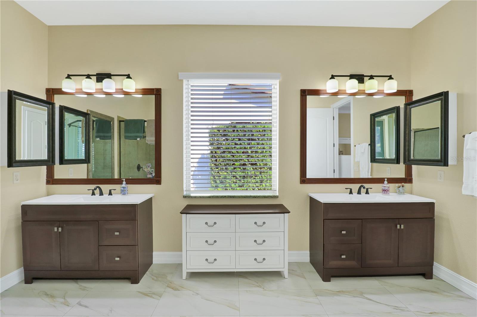 CASA DEL LAGO-REPLAT - Residential Lease