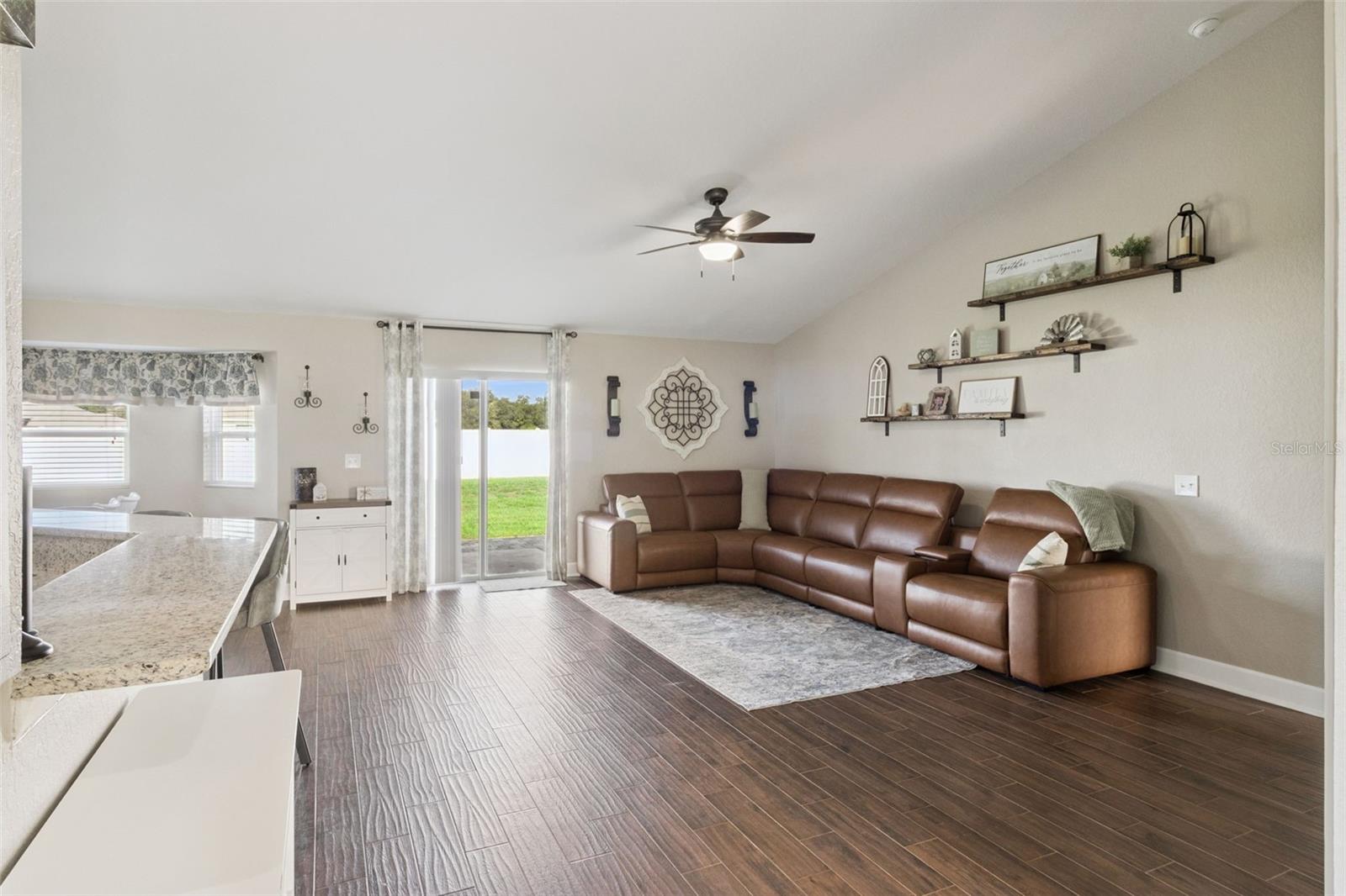 925 LOCHLAND LOOP
