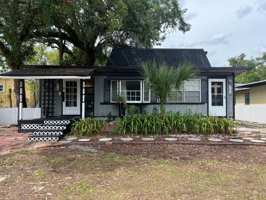 DUPLEX FIXER UPPER IN DOWNTOWN ORLANDO.  WALKING DISTANCE TO UCF DOWNTOWN CAMPUS.