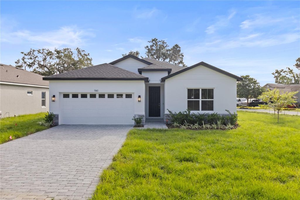 Photo of 941 Belle Oak Drive, Leesburg, FL 34748 (MLS # O6350964)