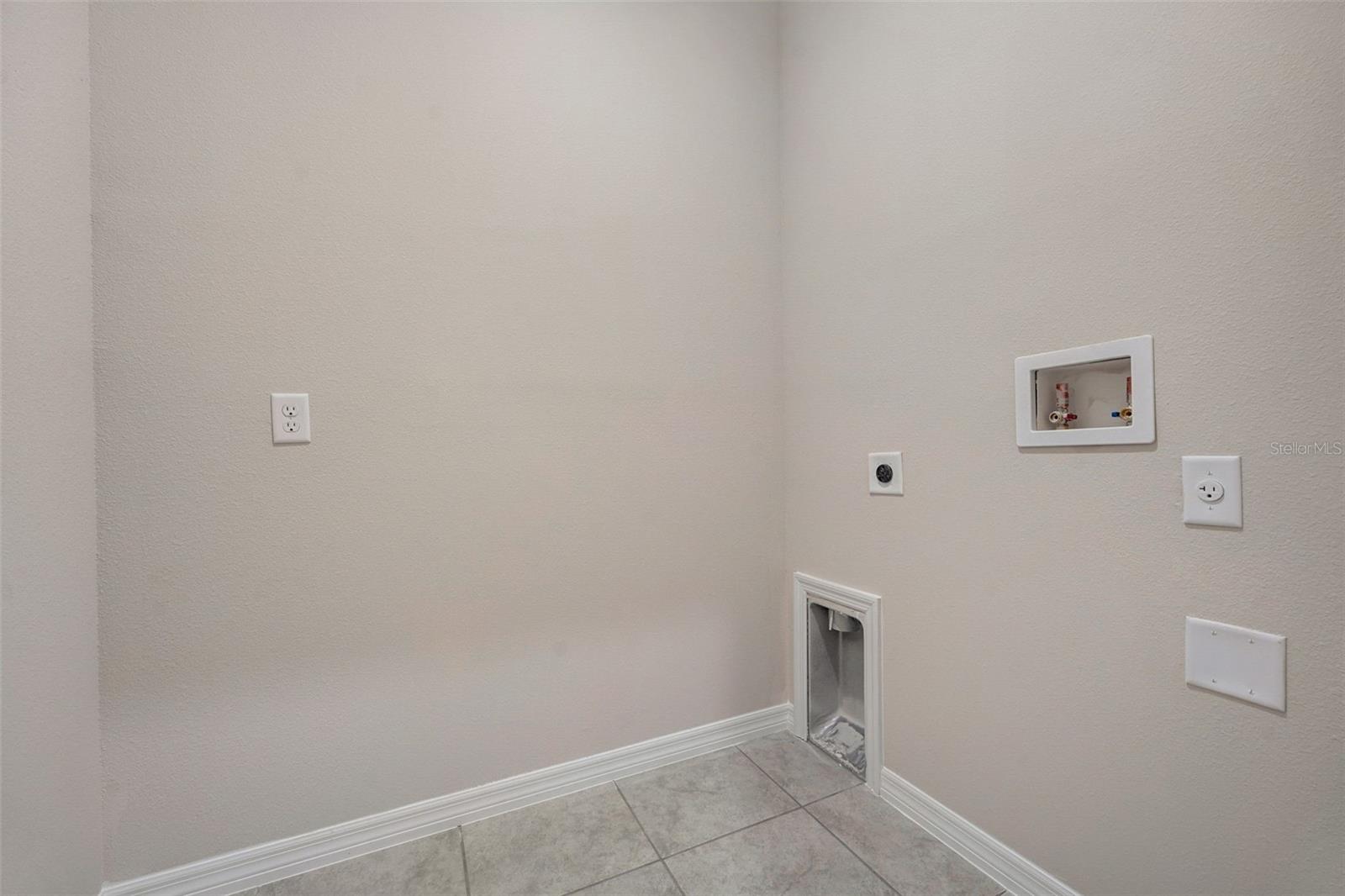 WHISPERING HILLS - Residential