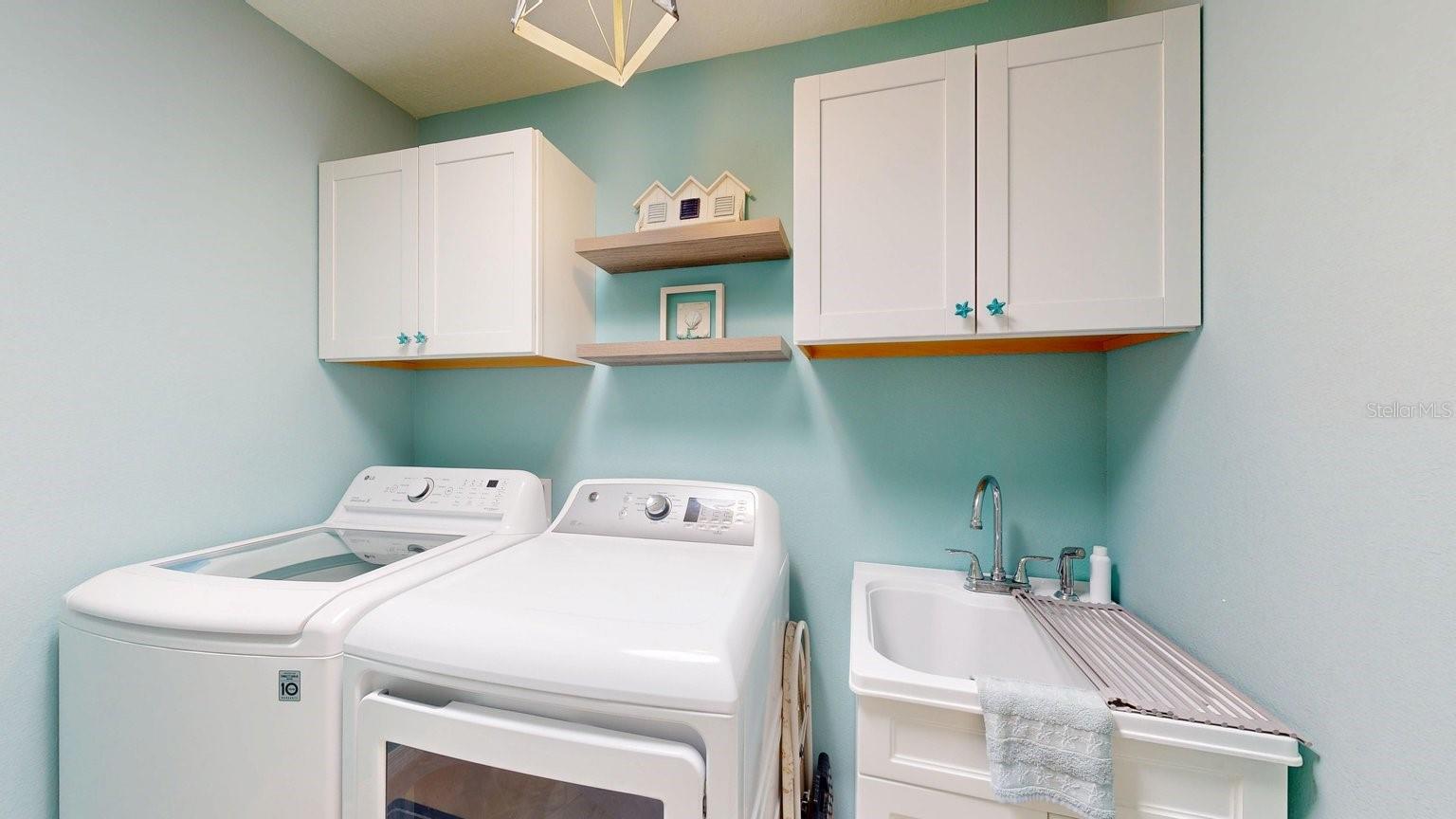 HIDDEN LAKES - Residential