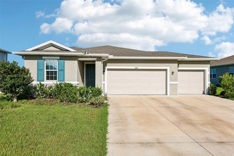 Photo of 31719 Broadwater Avenue, Leesburg, FL 34748 (MLS # G5114325)