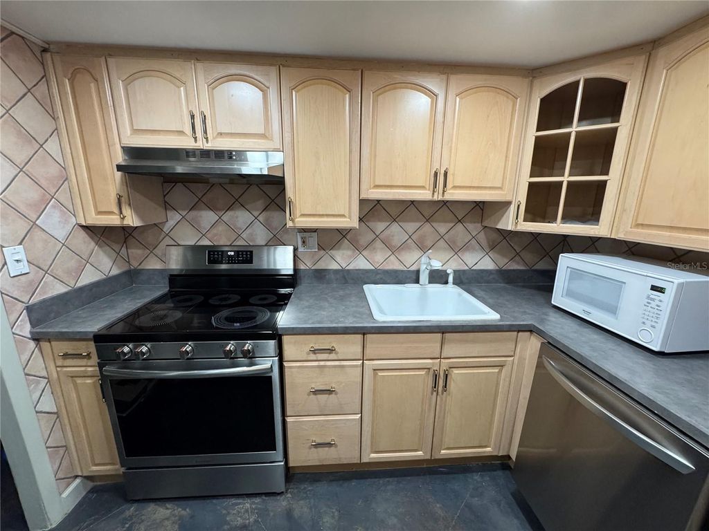 Photo of 400 E Colonial Drive #108, Orlando, FL 32803 (MLS # O6411191)