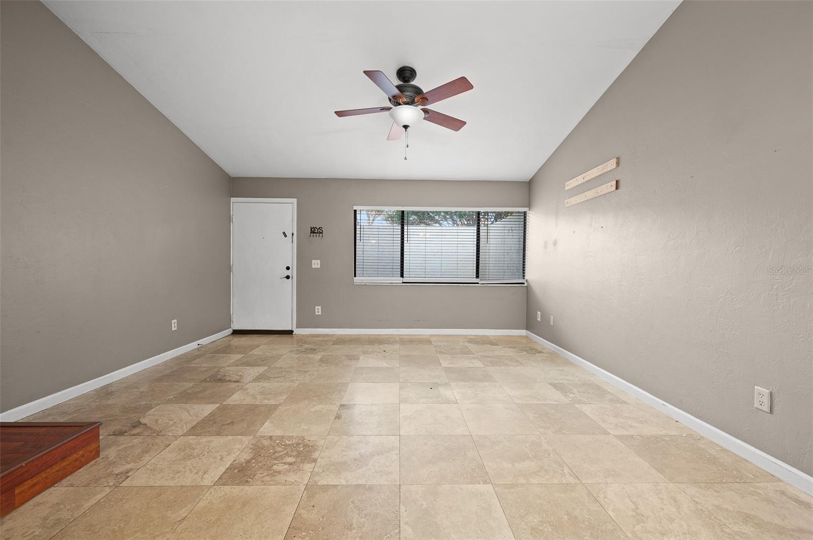 GRANTWOOD CONDO PH I - Residential