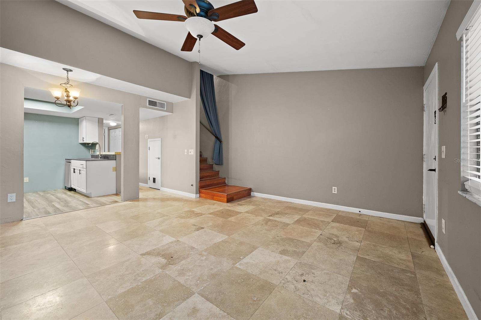 GRANTWOOD CONDO PH I - Residential