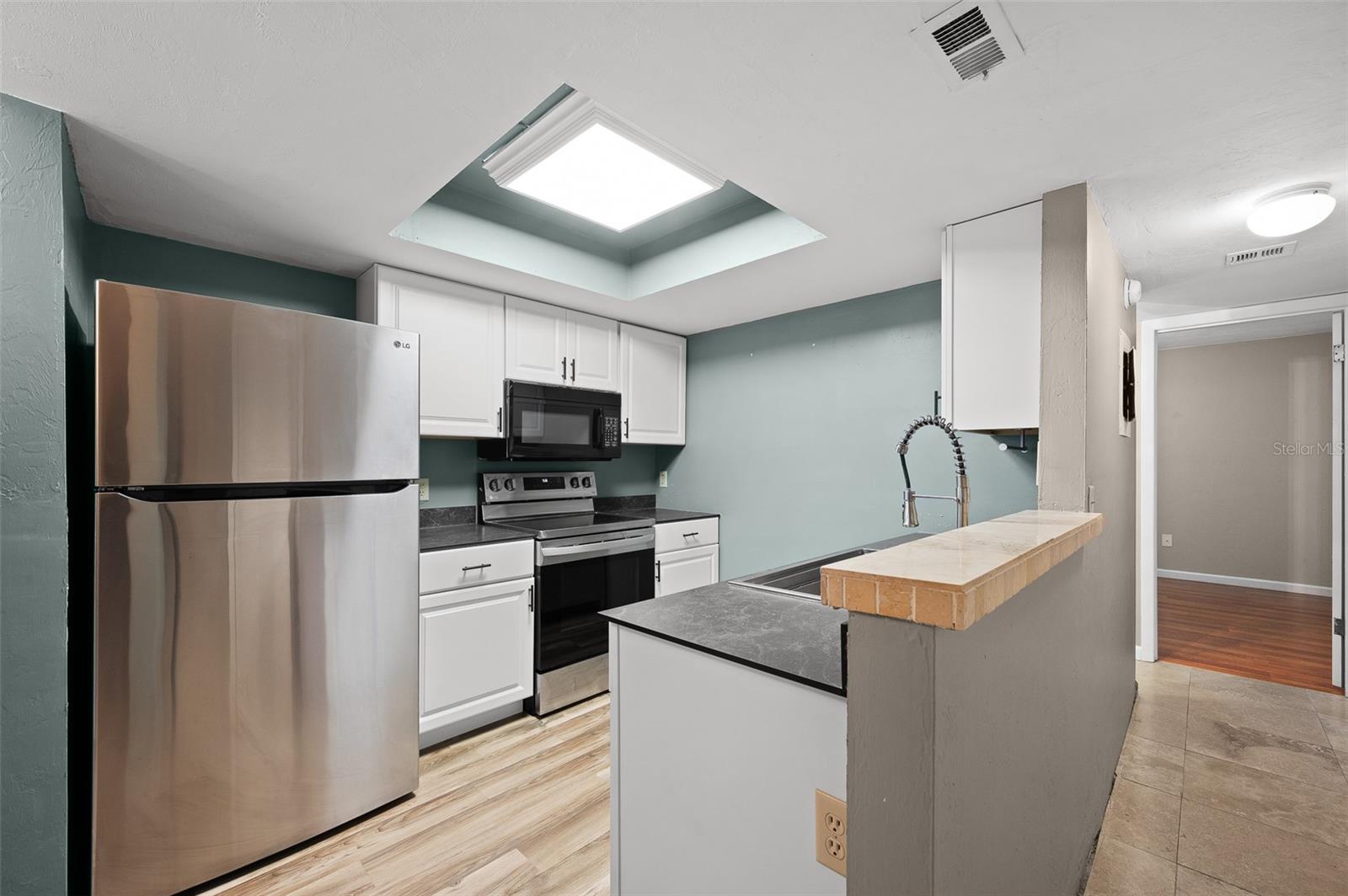 GRANTWOOD CONDO PH I - Residential