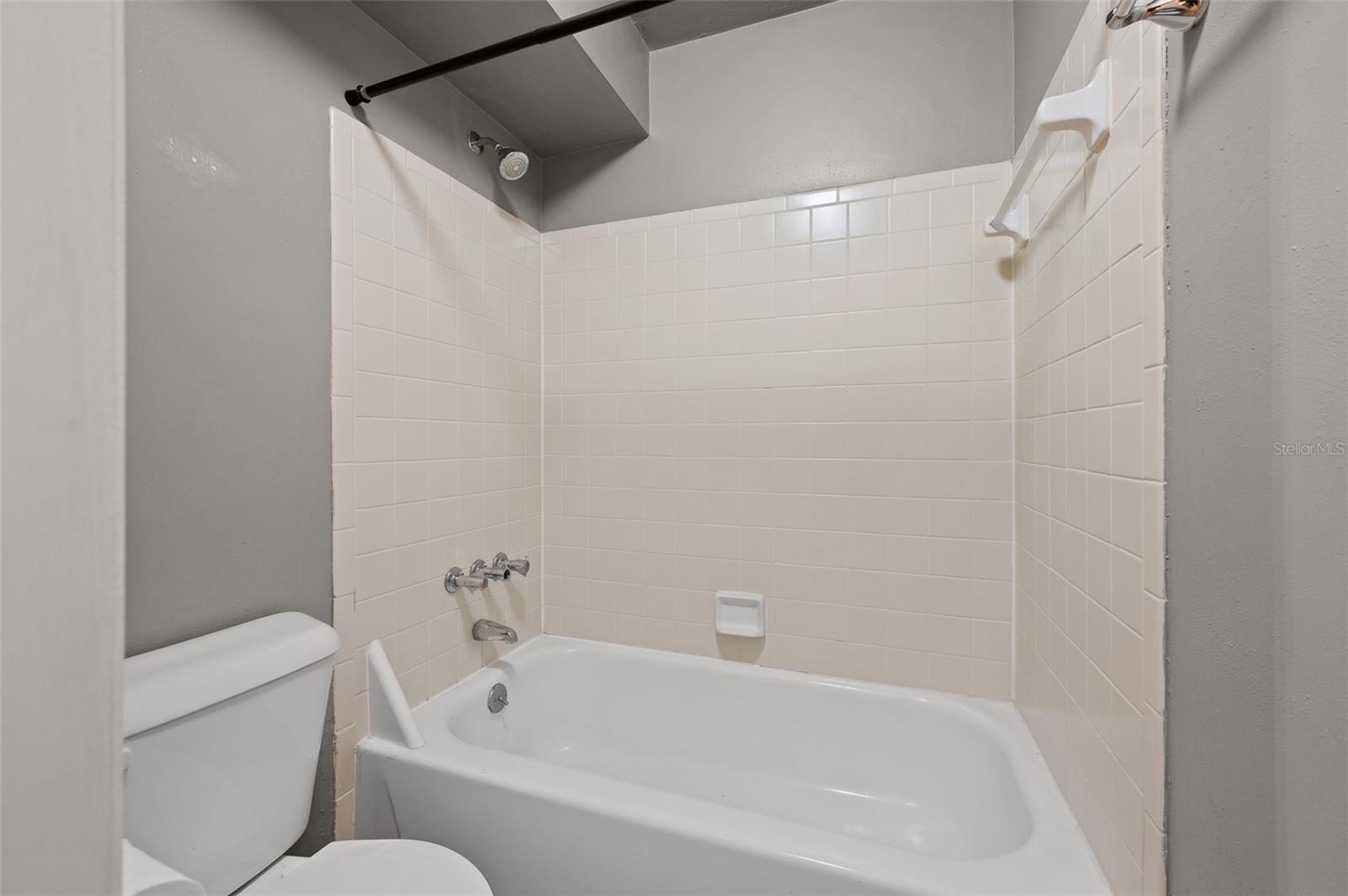 GRANTWOOD CONDO PH I - Residential