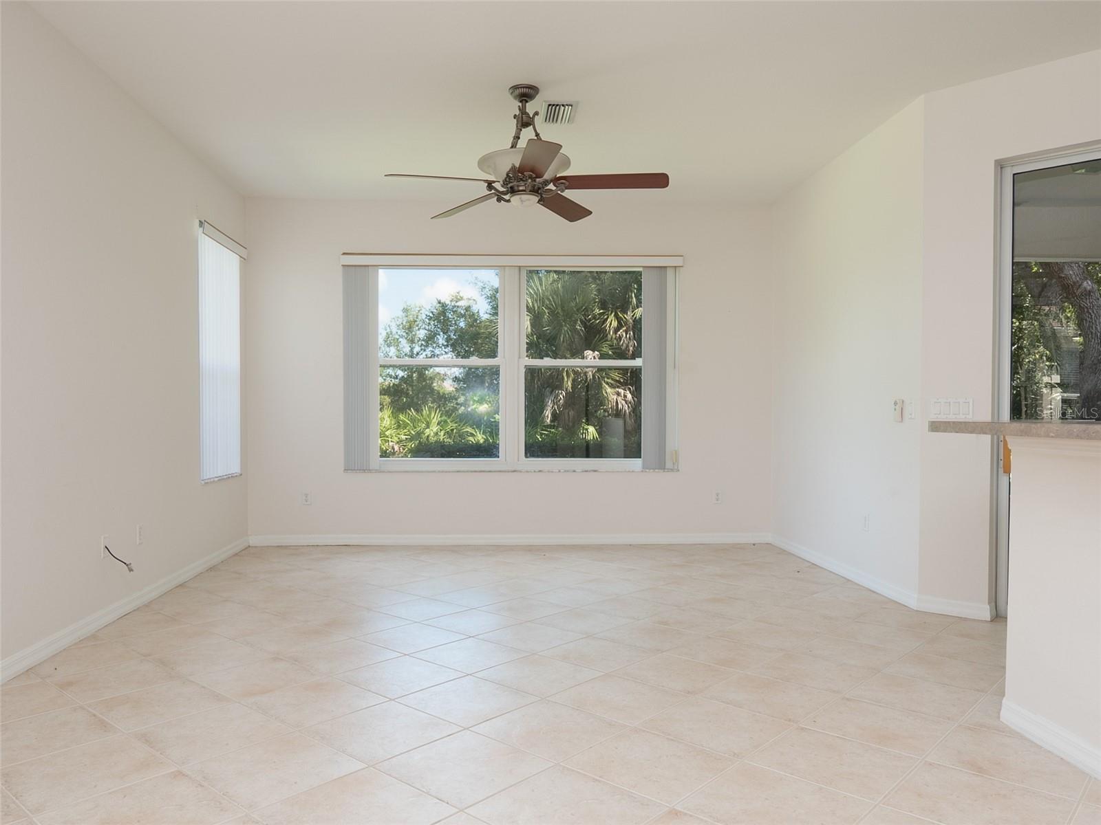 2462 MAGNOLIA CIRCLE