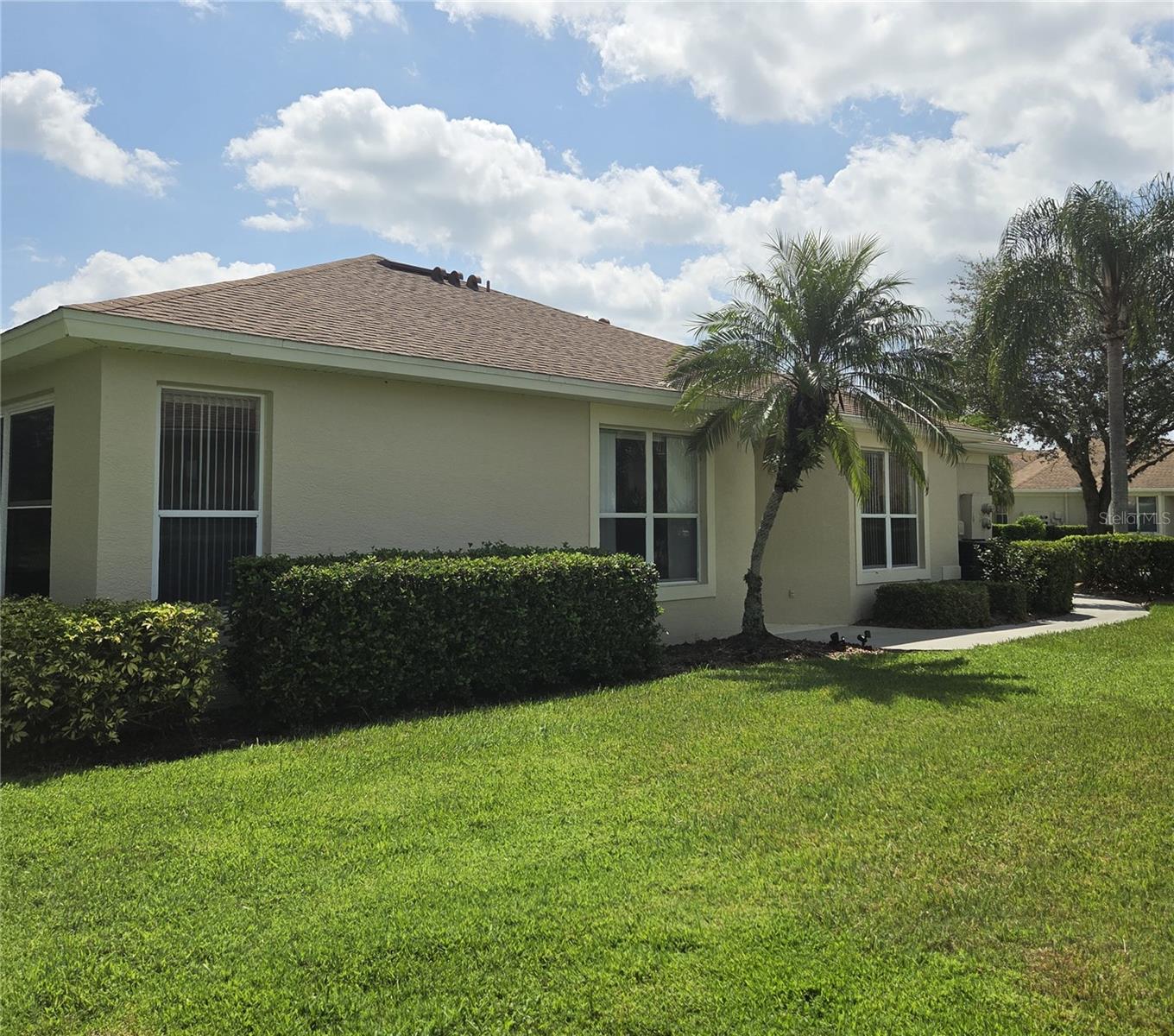 2462 MAGNOLIA CIRCLE