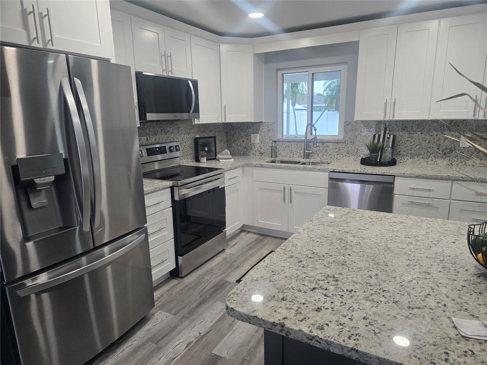 COLONIAL WOODLAND SUB - Residential