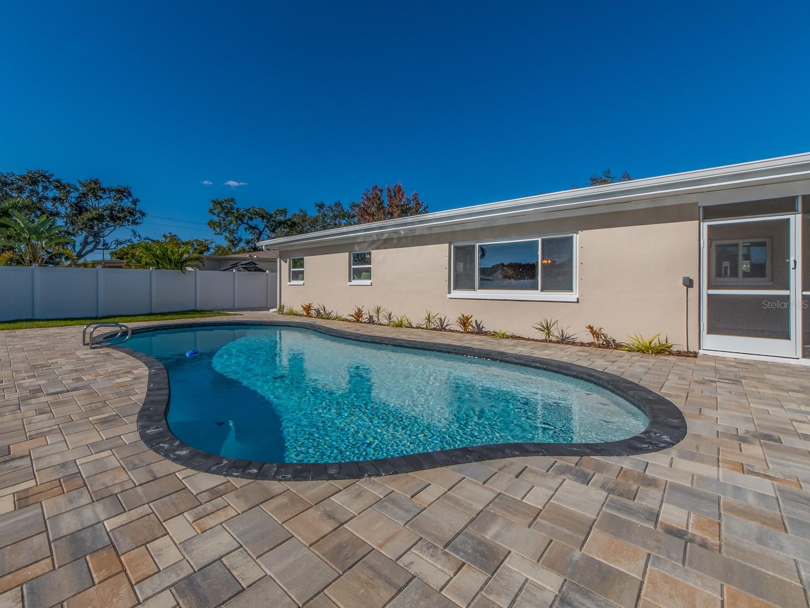 COLONIAL WOODLAND SUB - Residential