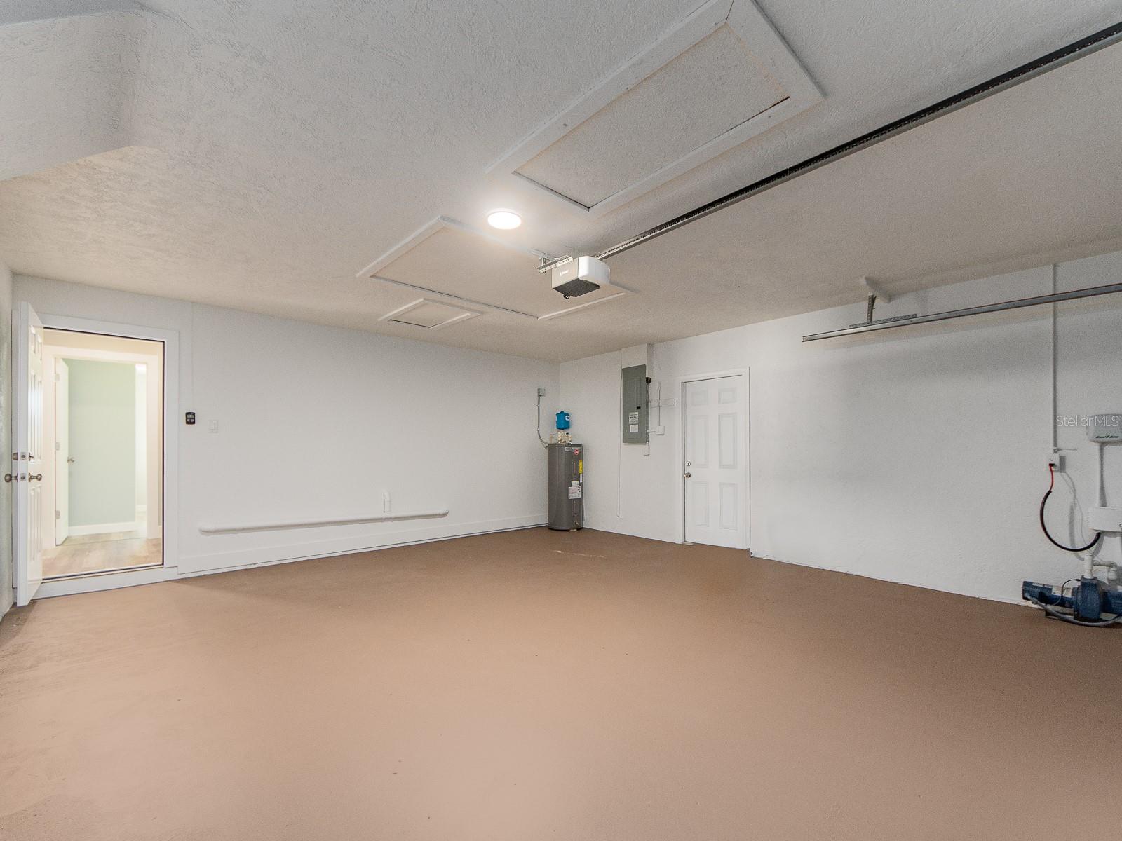 COLONIAL WOODLAND SUB - Residential