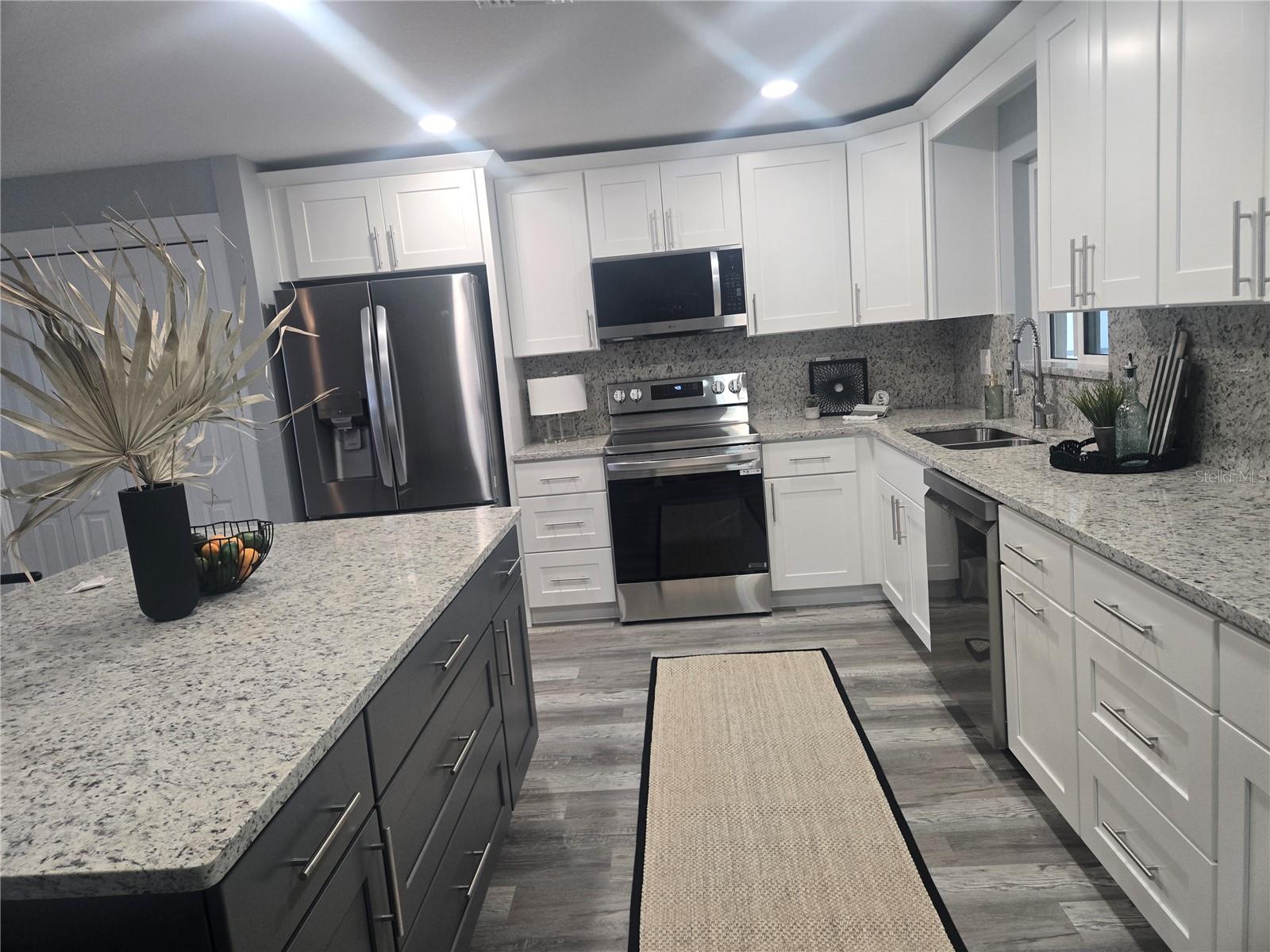 COLONIAL WOODLAND SUB - Residential