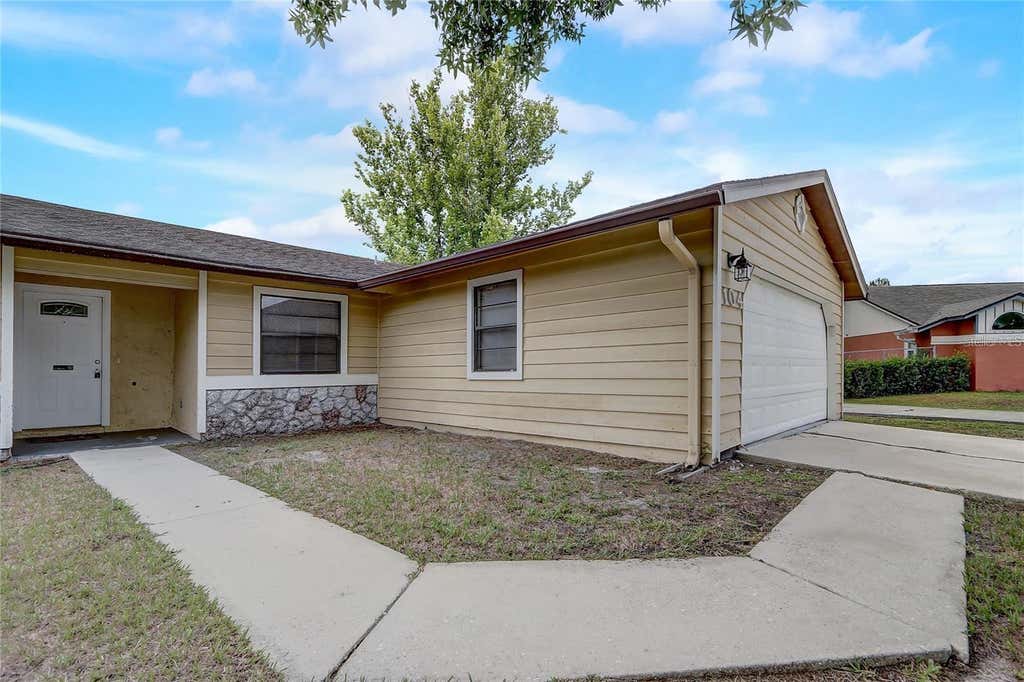 Photo of 104 Turin Way, Kissimmee, FL 34758 (MLS # L4963643)