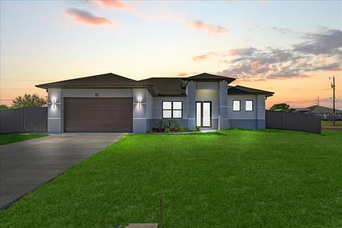 Photo of 18 NE 11th Lane, Cape Coral, FL 33909 (MLS # A4683339)