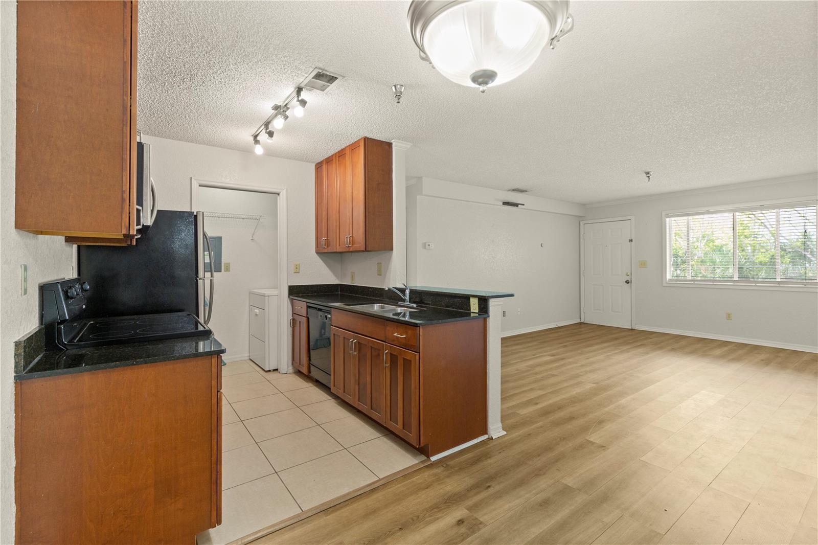 ITOPIA PRIVATE RESIDENCES CONDO - Residential