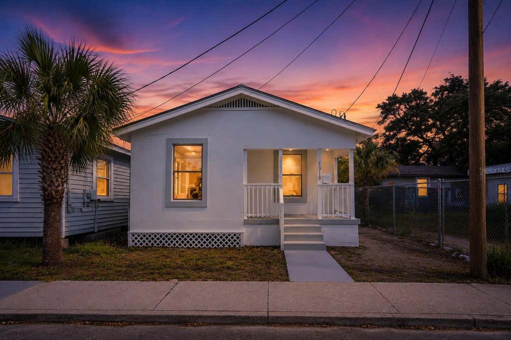 Photo of 1918 E 21st Avenue, Tampa, FL 33605 (MLS # TB8527578)
