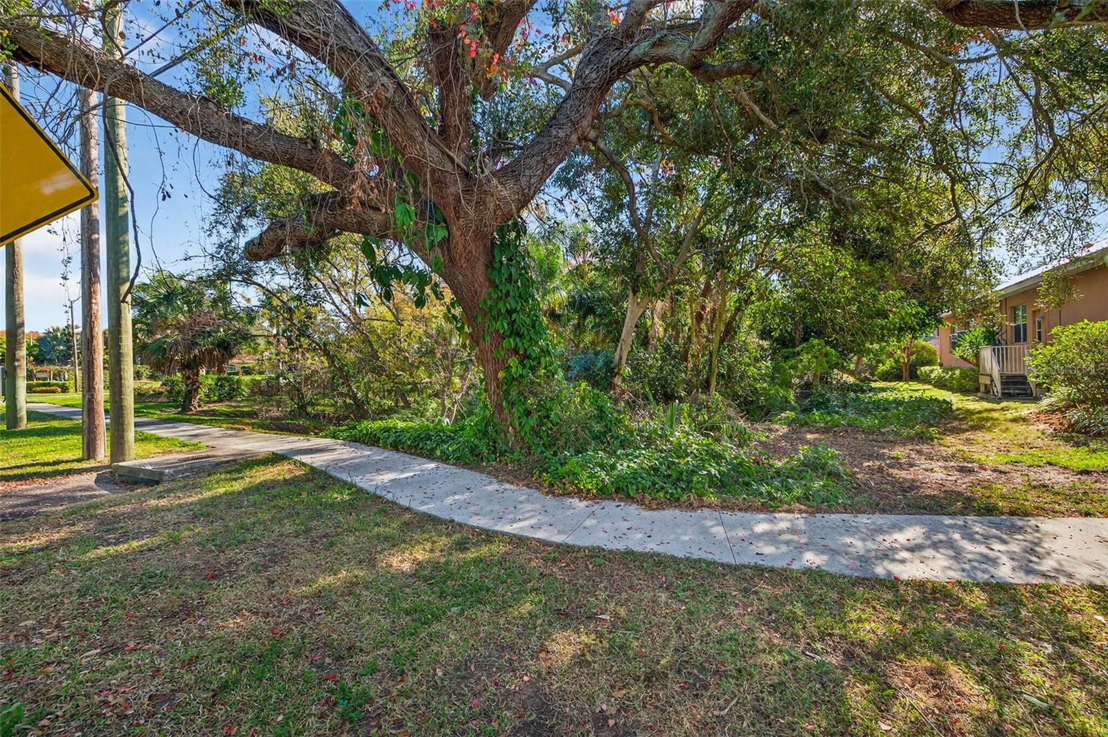 PASADENA GREENS - Land