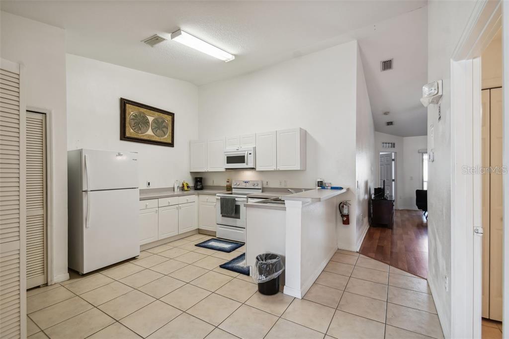 CLUB CORTILE PH 07 A CONDO - Residential Lease