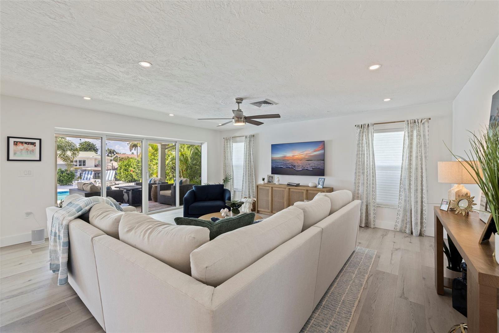 VENETIAN ISLES - Residential