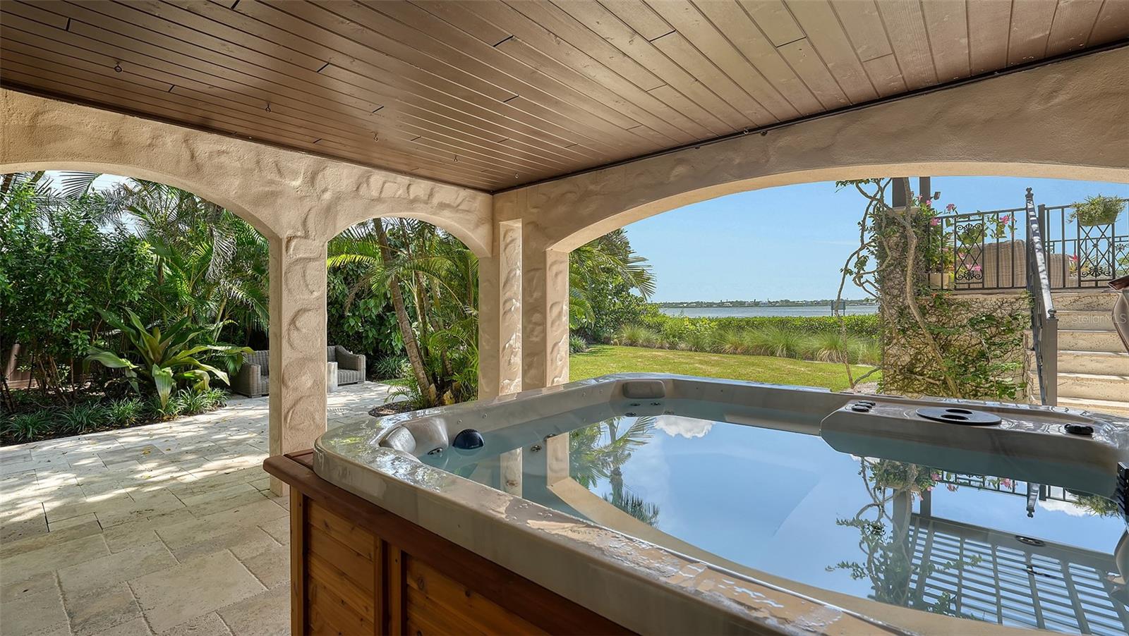 COCOANUT BAYOU - Residential