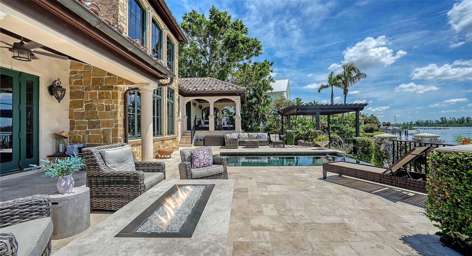 COCOANUT BAYOU - Residential