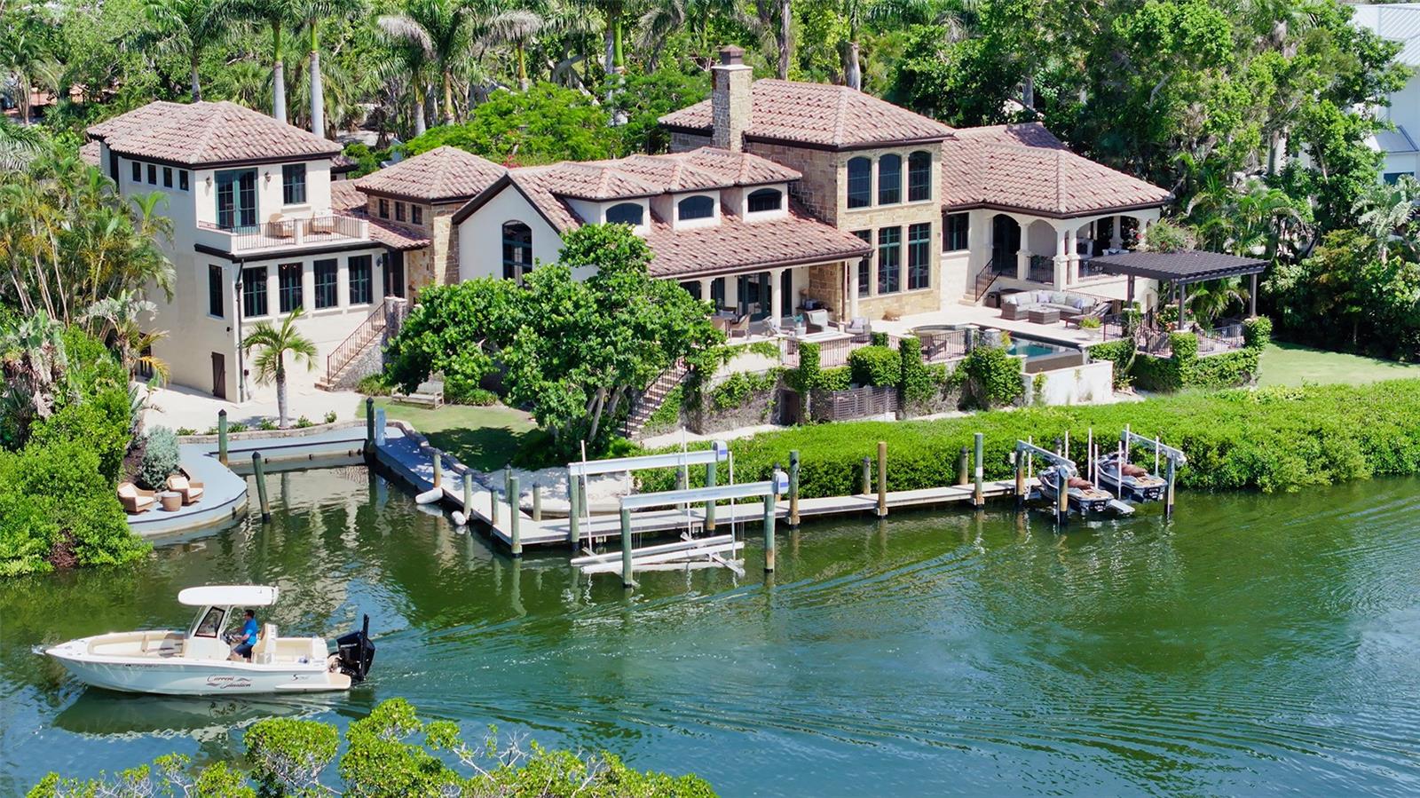 COCOANUT BAYOU - Residential