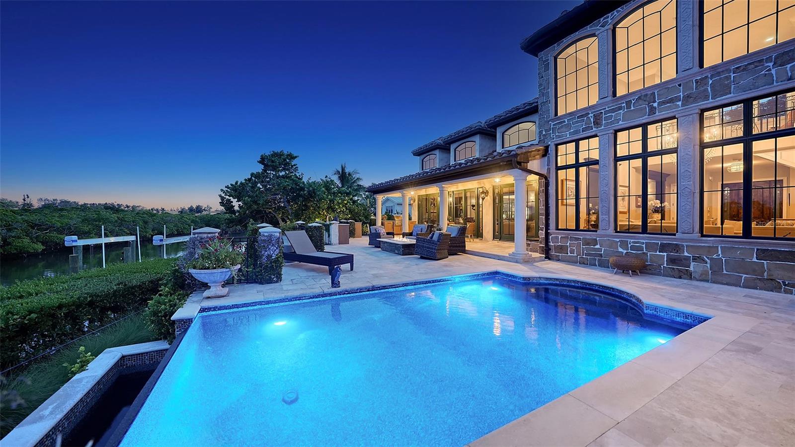 COCOANUT BAYOU - Residential