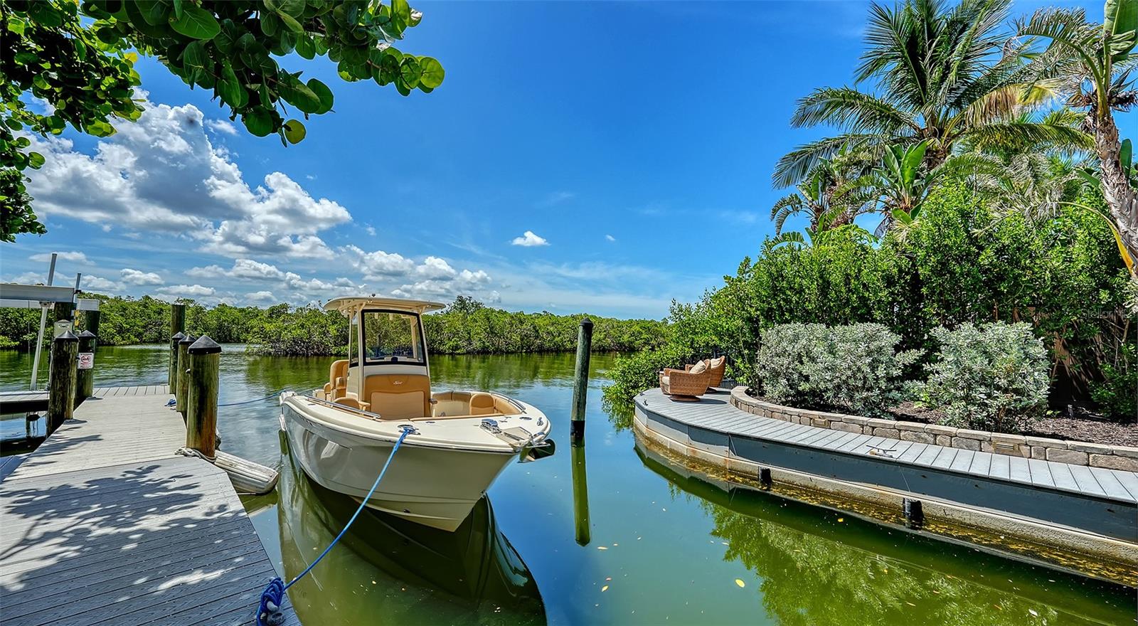 COCOANUT BAYOU - Residential