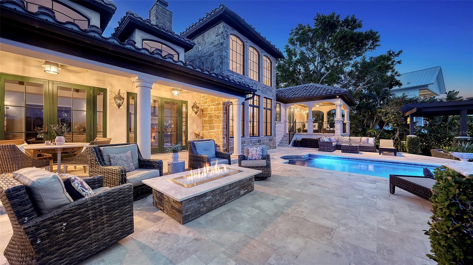 COCOANUT BAYOU - Residential