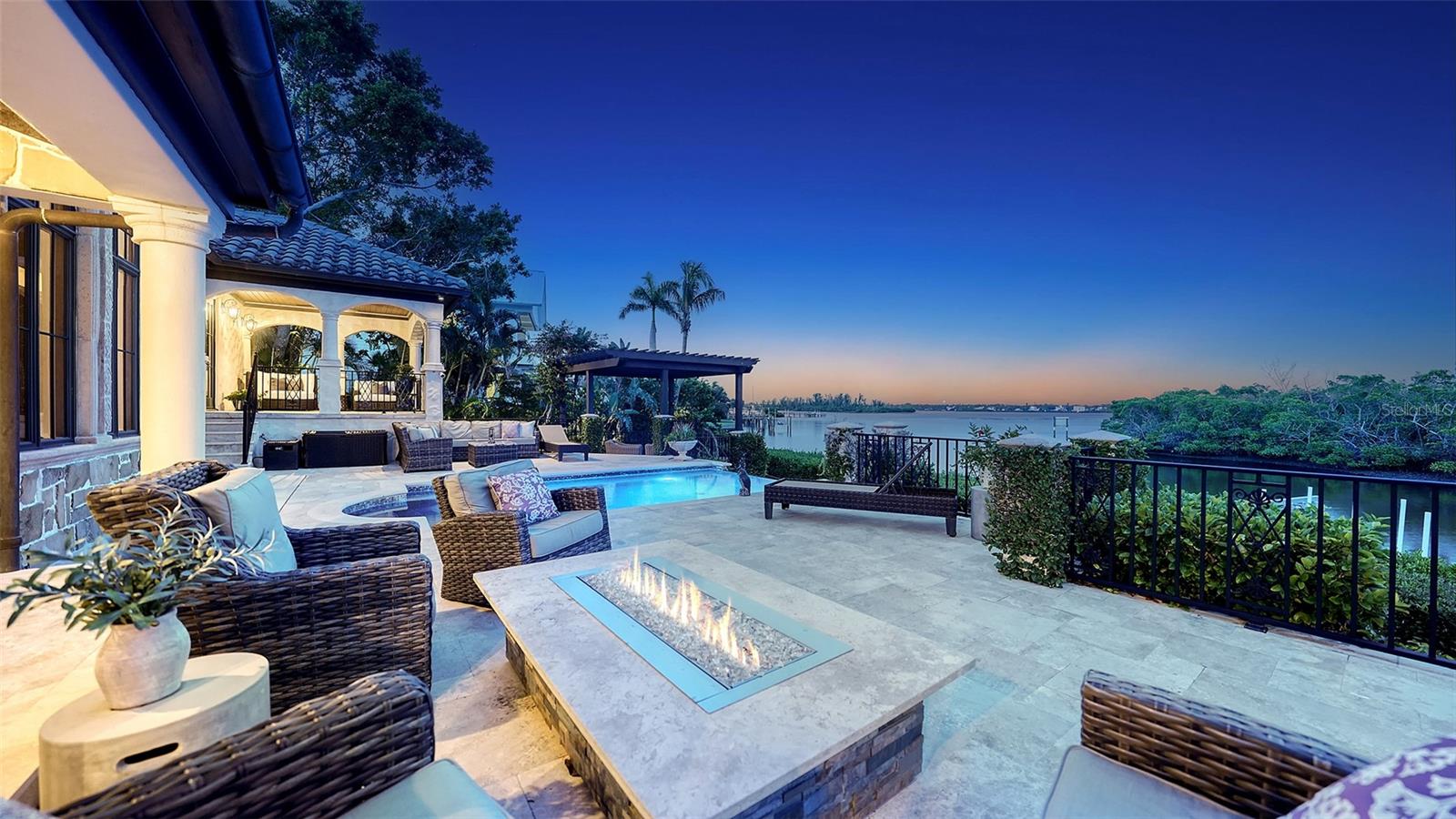 COCOANUT BAYOU - Residential