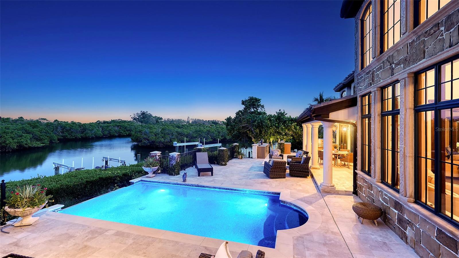 COCOANUT BAYOU - Residential