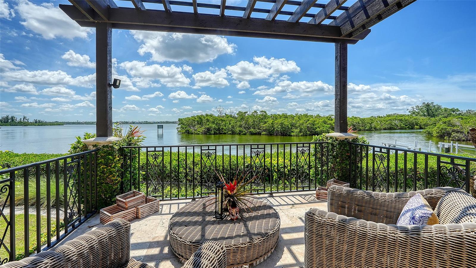 COCOANUT BAYOU - Residential