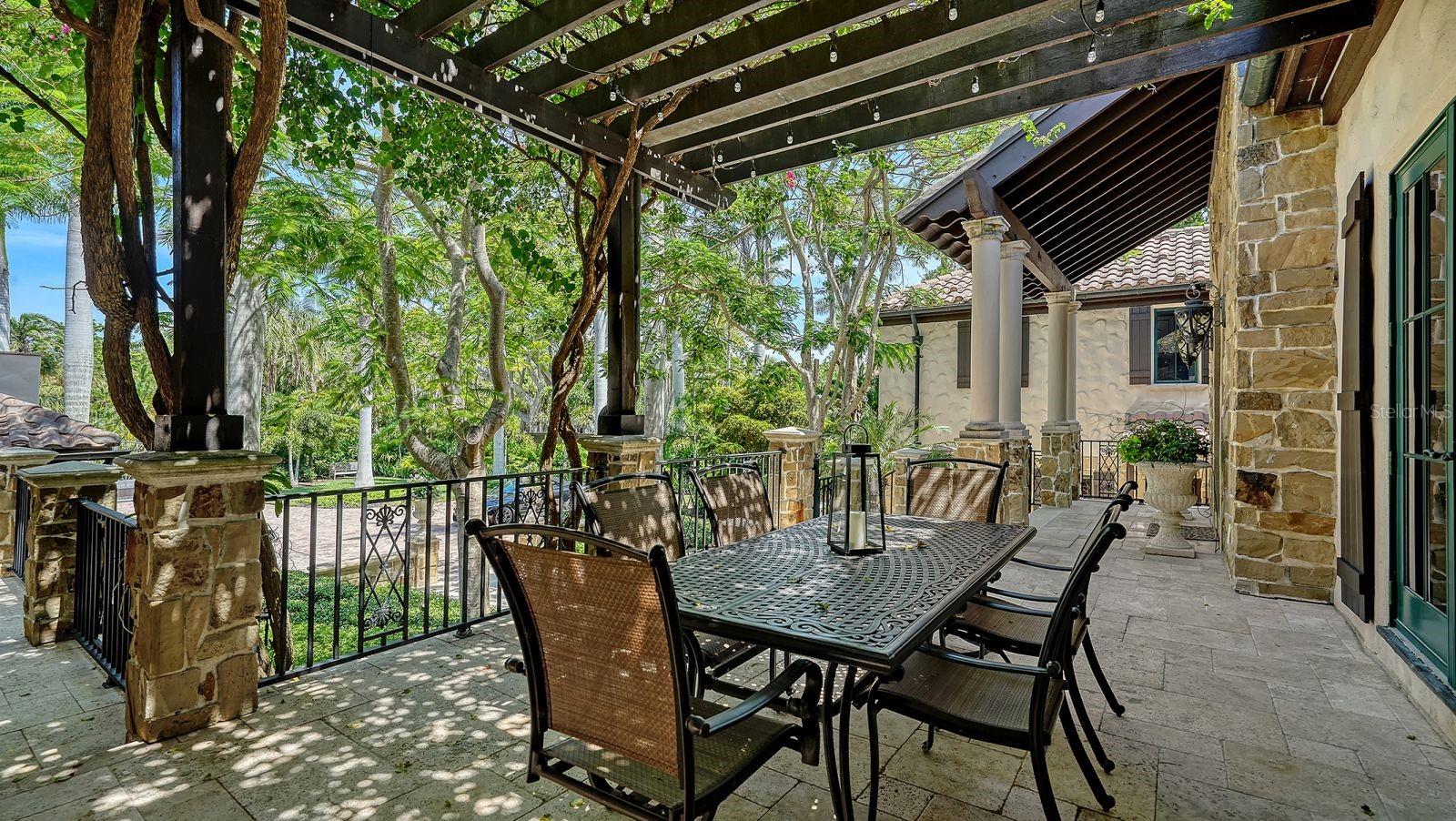 COCOANUT BAYOU - Residential