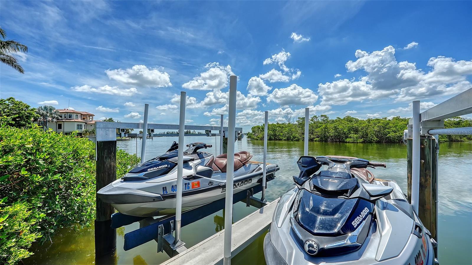 COCOANUT BAYOU - Residential